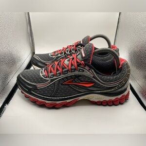 Brooks Trance 11 womens  Black and Red Running Shoes size 9